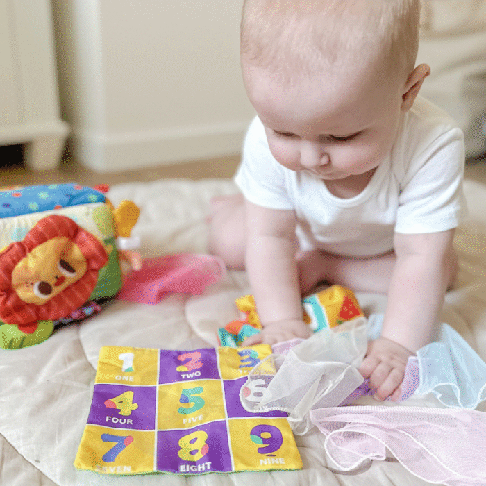 WOOPIE BABY Zabawka Edukacyjna Sensoryczna Pani Metka Pudełeczko Chusteczek - obrazek 5