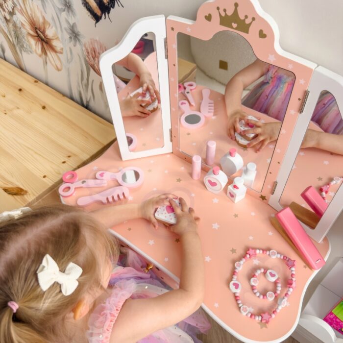 TOOKY TOY Drewniana Toaletka z Krzesełkiem Składane Lusterko Akcesoria 15 el. - obrazek 2