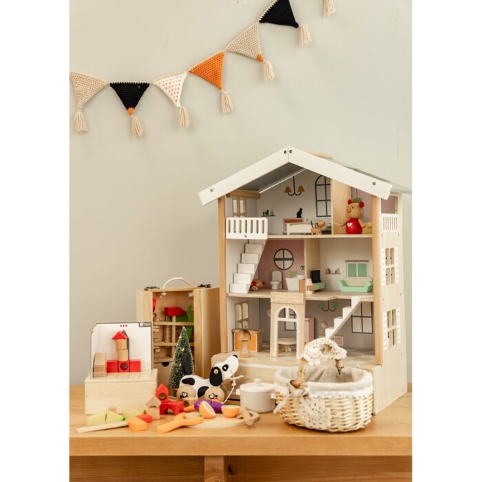 Classic World Duży Drewniany Domek dla Lalek 2 Figurki NATURALNE DREWNO 28 el. - obrazek 3
