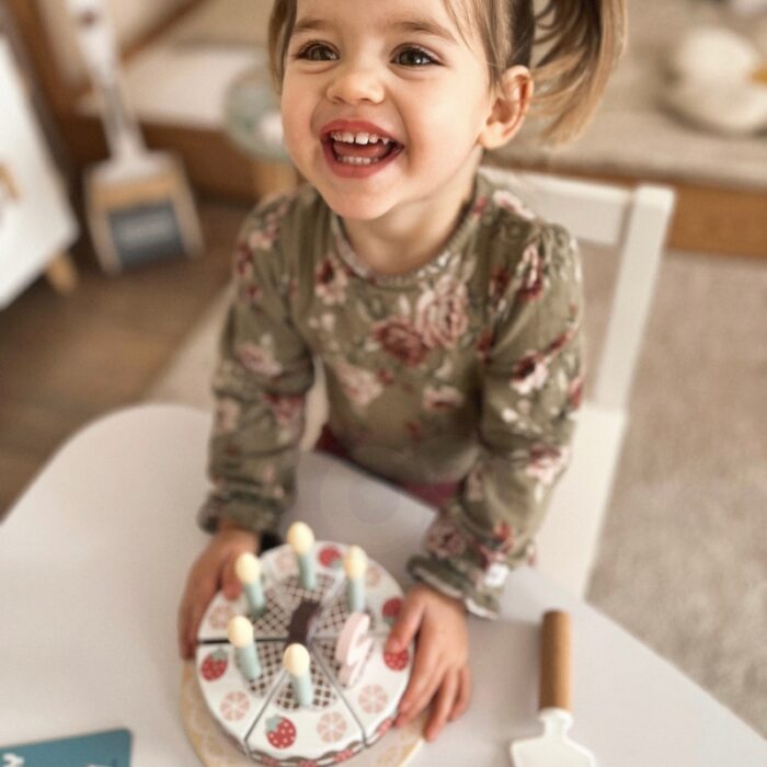TOOKY TOY Drewniany Tort Urodzinowy ze Świeczkami Rzepy - obrazek 9