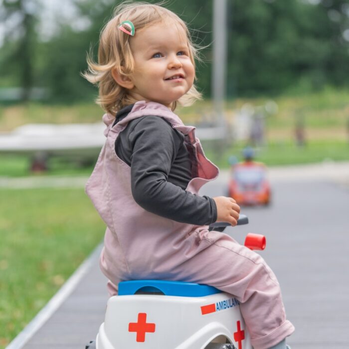 FALK Jeździk Samochód Ambulans z Klaksonem od 1 roku - obrazek 4