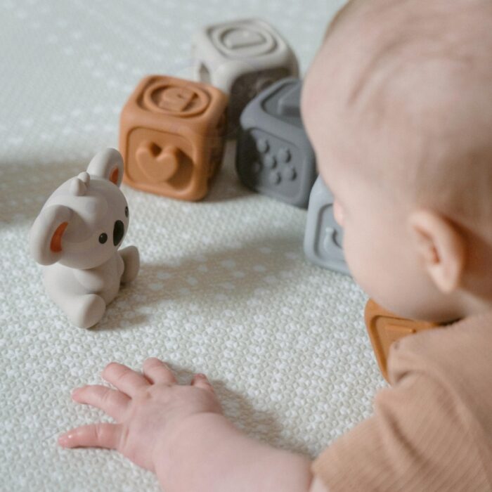 WOOPIE BABY Zestaw Edukacyjna Piramdka Klocki Sensoryczne 2w1 Gryzak Cyferki - obrazek 6